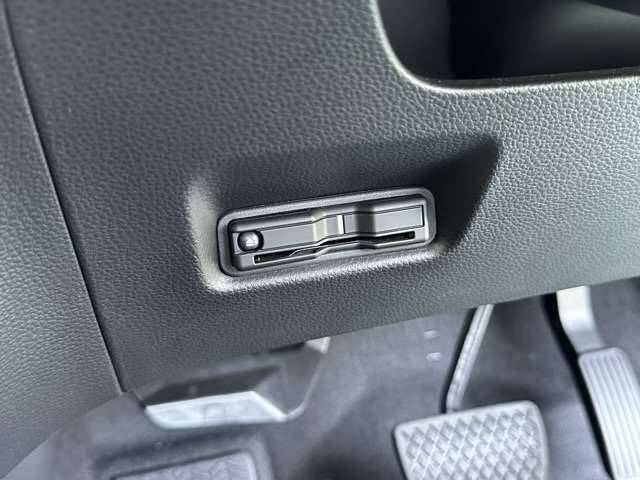 ホンダ フィット　ハイブリッド １．５ Ｅ：ＨＥＶ クロスター R2年 (東海) 99