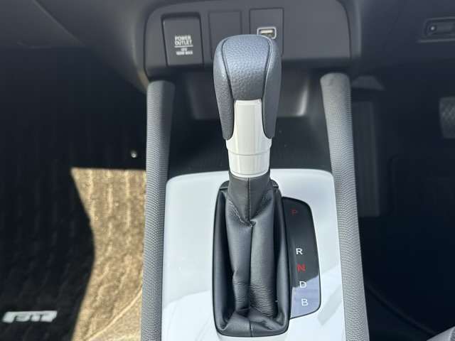 ホンダ フィット　ハイブリッド １．５ Ｅ：ＨＥＶ クロスター R2年 (東海) 99