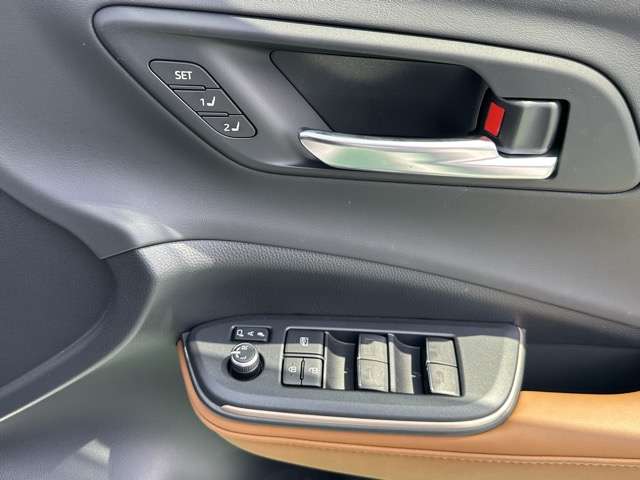 トヨタ クラウン　クロスオーバー　ハイブリッド ２．４ ＲＳ アドバンスト Ｅ－ＦＯＵＲ ＡＤＶＡＮＣＥＤ ４ＷＤ R4年 (東海) 99