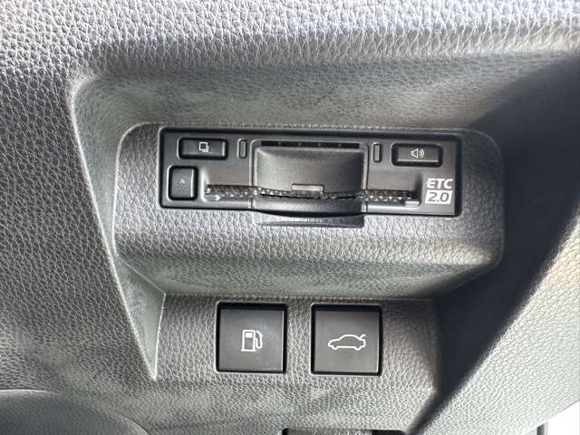 トヨタ クラウン　クロスオーバー　ハイブリッド ２．４ ＲＳ アドバンスト Ｅ－ＦＯＵＲ ＡＤＶＡＮＣＥＤ ４ＷＤ R4年 (東海) 99