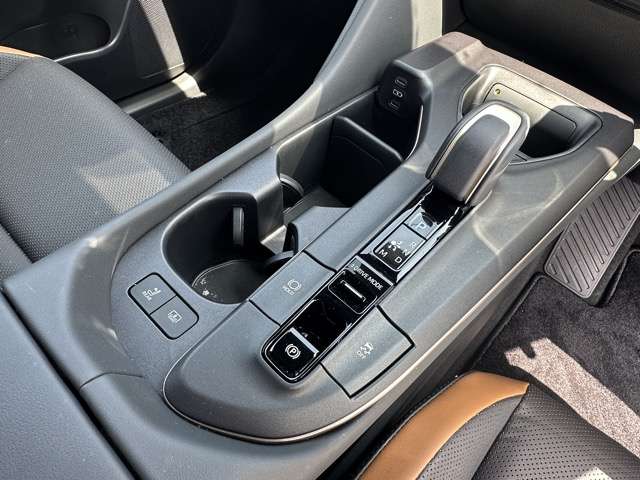 トヨタ クラウン　クロスオーバー　ハイブリッド ２．４ ＲＳ アドバンスト Ｅ－ＦＯＵＲ ＡＤＶＡＮＣＥＤ ４ＷＤ R4年 (東海) 99