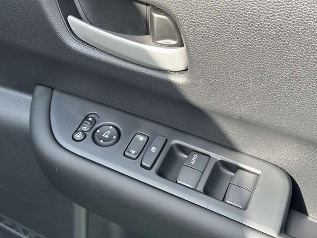 ホンダ フリード　ハイブリッド １．５ Ｅ：ＨＥＶ エアー ＥＸ R7年 (東海) 99