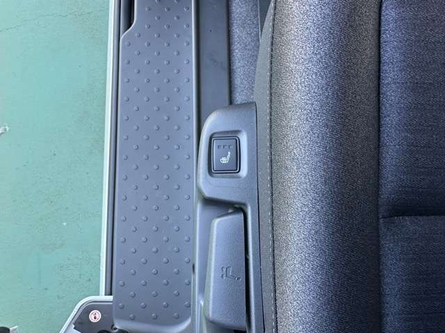 日産 セレナ １．４ Ｅ－４ＯＲＣＥ ハイウェイスターＶ ４ＷＤ R7年 (東海) 99