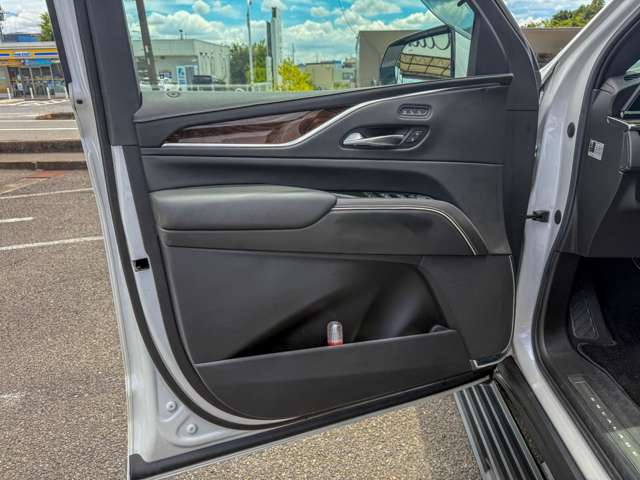 キャデラック エスカレード プラチナム ４ＷＤ R3年 (東海) 99