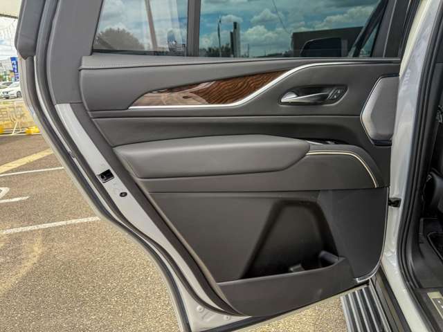 キャデラック エスカレード プラチナム ４ＷＤ R3年 (東海) 99