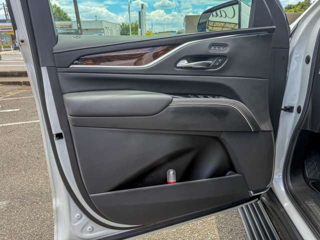 キャデラック エスカレード プラチナム ４ＷＤ R3年 (東海) 99