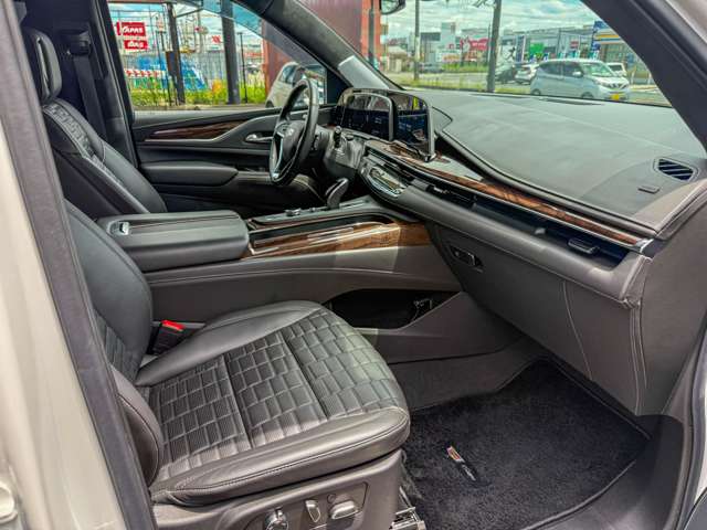 キャデラック エスカレード プラチナム ４ＷＤ R3年 (東海) 99