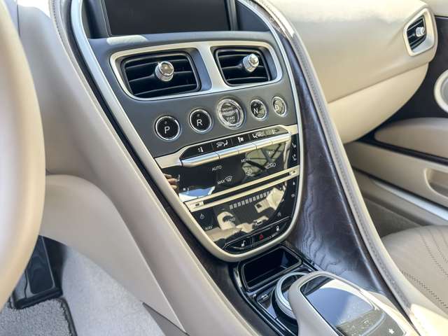 アストンマーティン ＤＢ１１ ローンチエディション H29年 (東海) 99