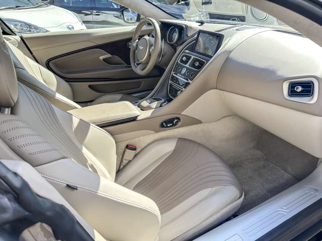 アストンマーティン ＤＢ１１ ローンチエディション H29年 (東海) 99