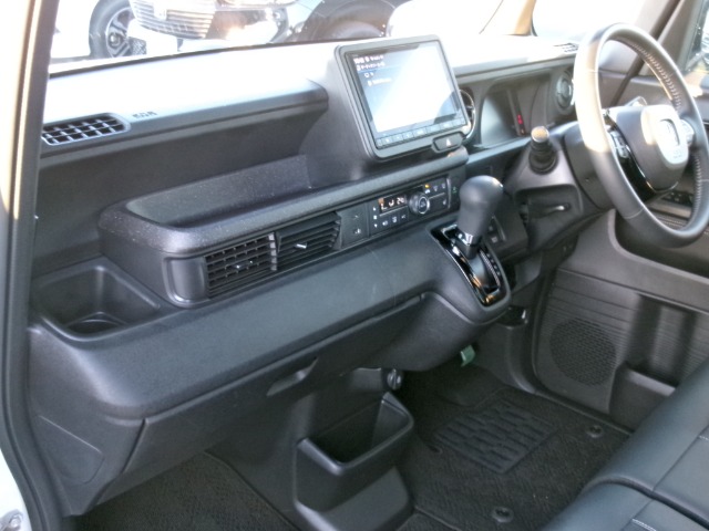 ホンダ Ｎ　ＢＯＸ カスタム ６６０ コーディネートスタイル ２トーン R6年 (東北) 99