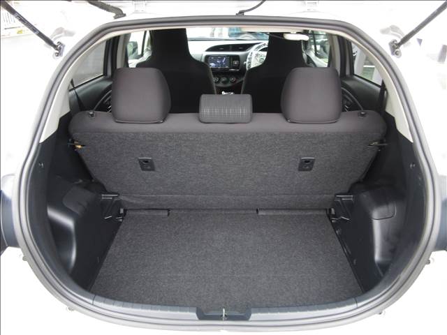 トヨタ ヴィッツ １．０ Ｆ スマートストップパッケージ H29年 (関東) 99