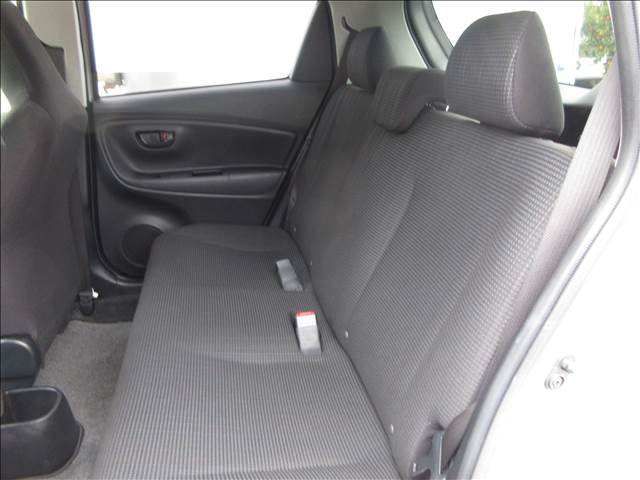 トヨタ ヴィッツ １．０ Ｆ スマートストップパッケージ H29年 (関東) 99