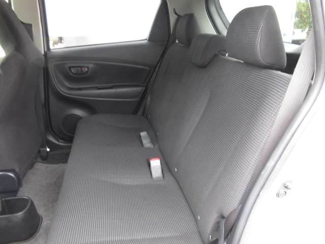 トヨタ ヴィッツ １．０ Ｆ スマートストップパッケージ H29年 (関東) 99