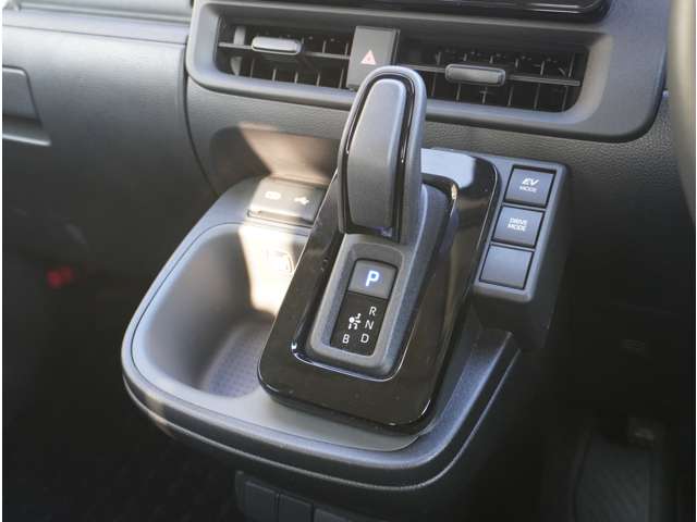 トヨタ シエンタ　ハイブリッド ハイブリッド １．５ Ｚ R5年 (九州・沖縄) 99