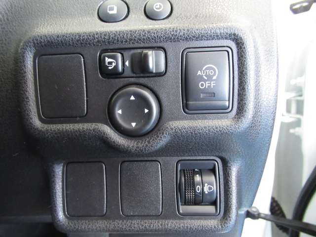 日産 ノート １．２ Ｘ ＤＩＧ－Ｓ H25年 (九州・沖縄) 99