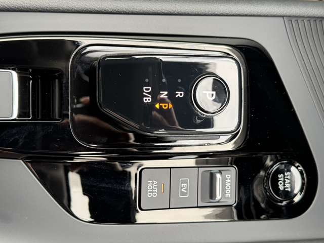 日産 ノート １．２ Ｘ ＦＯＵＲ ４ＷＤ R7年 (東北) 99