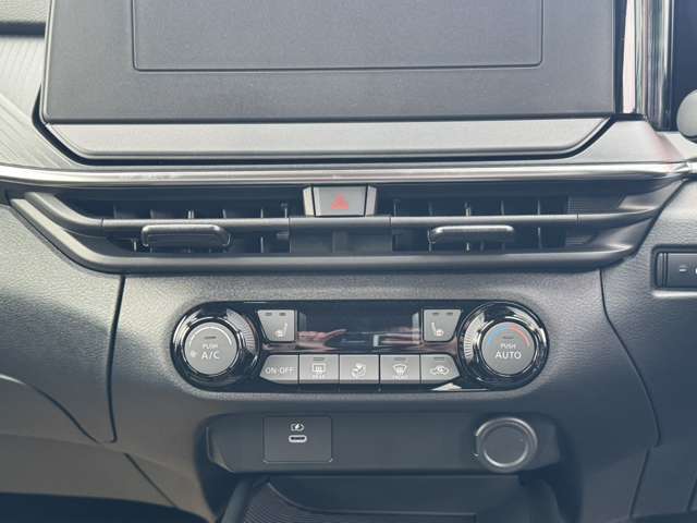 日産 ノート １．２ Ｘ ＦＯＵＲ ４ＷＤ R7年 (東北) 99