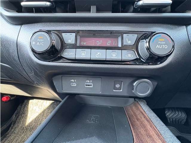 日産 ノートオーラ １．２ Ｇ ＦＯＵＲ レザーエディション ４ＷＤ R4年 (東北) 99