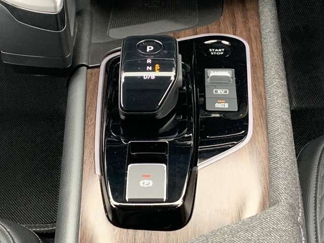 日産 ノートオーラ １．２ Ｇ ＦＯＵＲ レザーエディション ４ＷＤ R4年 (東北) 99