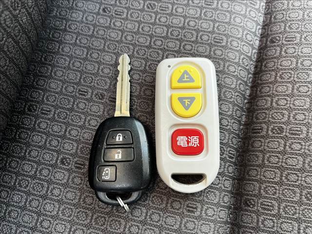 トヨタ スペイド １．５ Ｘ ウェルキャブ 助手席リフトアップシート車 Ａタイプ H28年 (関東) 99