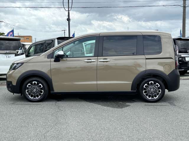 ホンダ フリード　ハイブリッド １．５ Ｅ：ＨＥＶ クロスター R7年 (九州・沖縄) 99