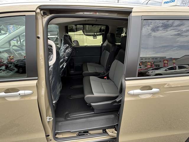 ホンダ フリード　ハイブリッド １．５ Ｅ：ＨＥＶ クロスター R7年 (九州・沖縄) 99