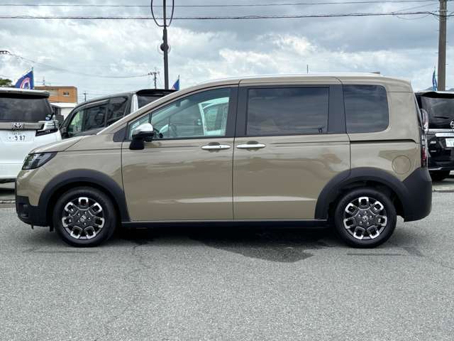 ホンダ フリード　ハイブリッド １．５ Ｅ：ＨＥＶ クロスター R7年 (九州・沖縄) 99