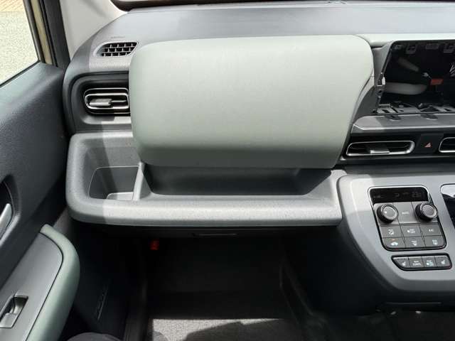 ホンダ フリード　ハイブリッド １．５ Ｅ：ＨＥＶ クロスター R7年 (九州・沖縄) 99