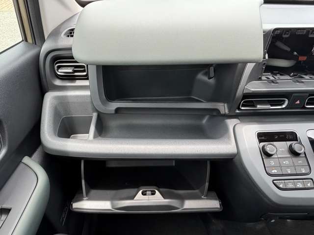 ホンダ フリード　ハイブリッド １．５ Ｅ：ＨＥＶ クロスター R7年 (九州・沖縄) 99