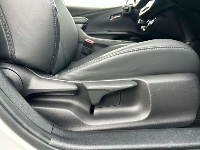 トヨタ プリウス １．８ Ｓ ツーリングセレクション R4年 (九州・沖縄) 99