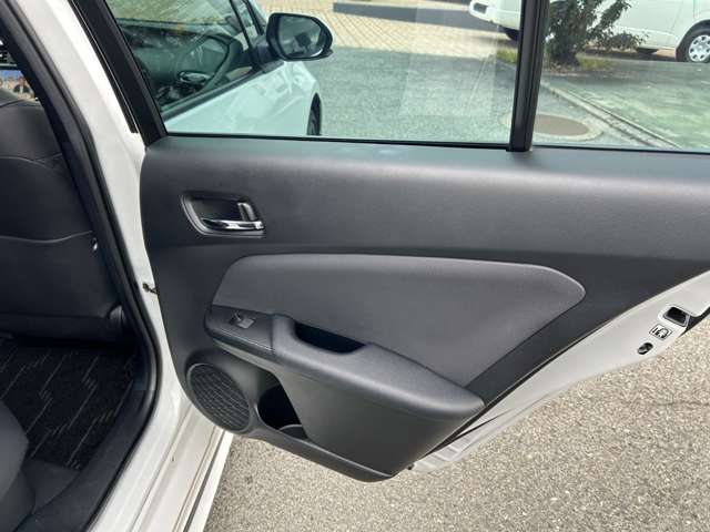 トヨタ プリウス １．８ Ｓ ツーリングセレクション R4年 (九州・沖縄) 99