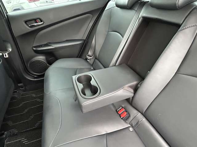 トヨタ プリウス １．８ Ｓ ツーリングセレクション R4年 (九州・沖縄) 99