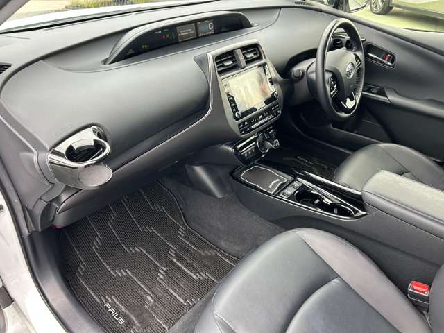 トヨタ プリウス １．８ Ｓ ツーリングセレクション R4年 (九州・沖縄) 99