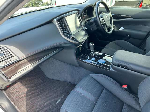 トヨタ クラウン　ハイブリッド ハイブリッド ２．５ Ｓ H27年 (九州・沖縄) 99