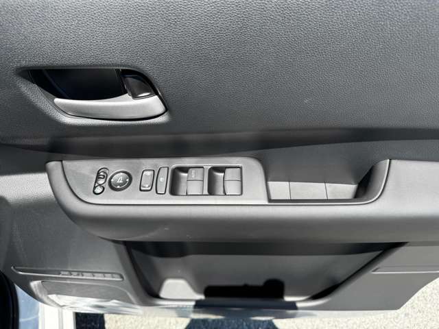 ホンダ フリード　ハイブリッド １．５ Ｅ：ＨＥＶ エアー ＥＸ R7年 (九州・沖縄) 99