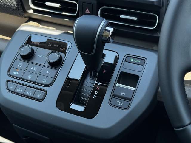 ホンダ フリード　ハイブリッド １．５ Ｅ：ＨＥＶ エアー ＥＸ R7年 (九州・沖縄) 99