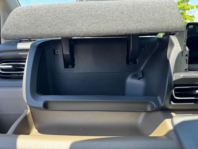 ホンダ フリード　ハイブリッド １．５ Ｅ：ＨＥＶ エアー ＥＸ R7年 (九州・沖縄) 99