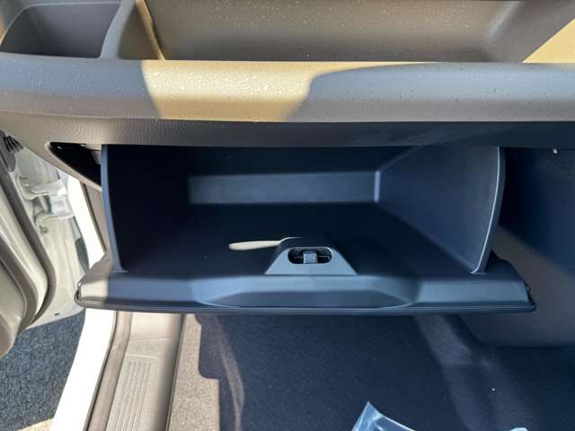 ホンダ フリード　ハイブリッド １．５ Ｅ：ＨＥＶ エアー ＥＸ R7年 (九州・沖縄) 99