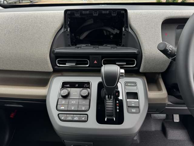 ホンダ フリード　ハイブリッド １．５ Ｅ：ＨＥＶ エアー ＥＸ R7年 (九州・沖縄) 99