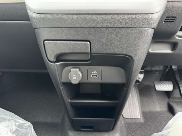 ホンダ フリード　ハイブリッド １．５ Ｅ：ＨＥＶ エアー ＥＸ R7年 (九州・沖縄) 99