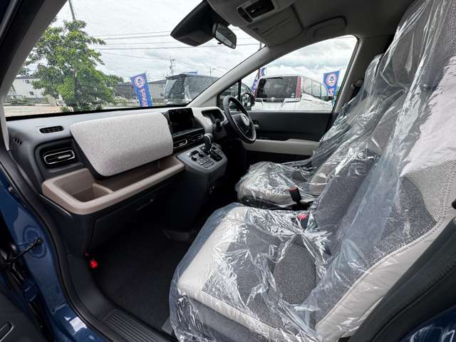 ホンダ フリード　ハイブリッド １．５ Ｅ：ＨＥＶ エアー ＥＸ R7年 (九州・沖縄) 99