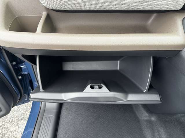 ホンダ フリード　ハイブリッド １．５ Ｅ：ＨＥＶ エアー ＥＸ R7年 (九州・沖縄) 99