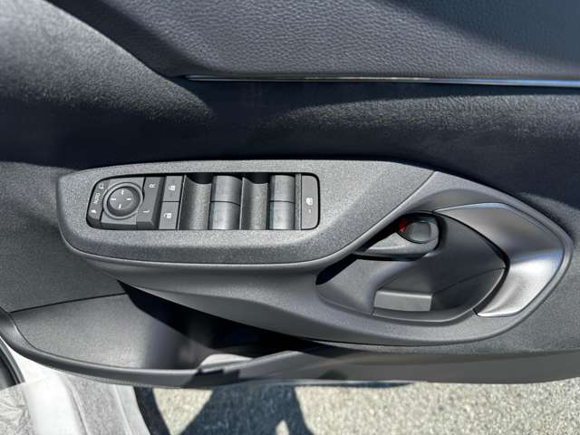 トヨタ ヤリスクロス　ハイブリッド １．５ ハイブリッド Ｚ アドベンチャー R7年 (九州・沖縄) 99