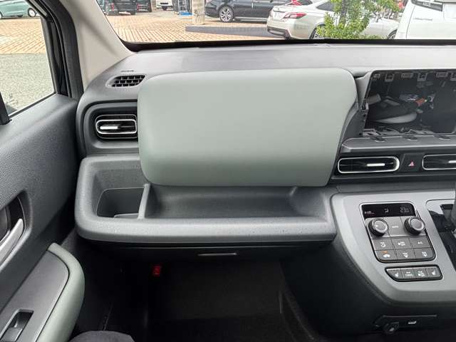 ホンダ フリード　ハイブリッド １．５ Ｅ：ＨＥＶ クロスター R7年 (九州・沖縄) 99