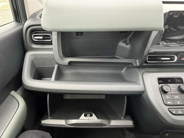 ホンダ フリード　ハイブリッド １．５ Ｅ：ＨＥＶ クロスター R7年 (九州・沖縄) 99