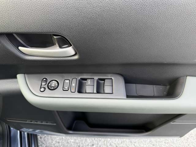 ホンダ フリード　ハイブリッド １．５ Ｅ：ＨＥＶ クロスター R7年 (九州・沖縄) 99