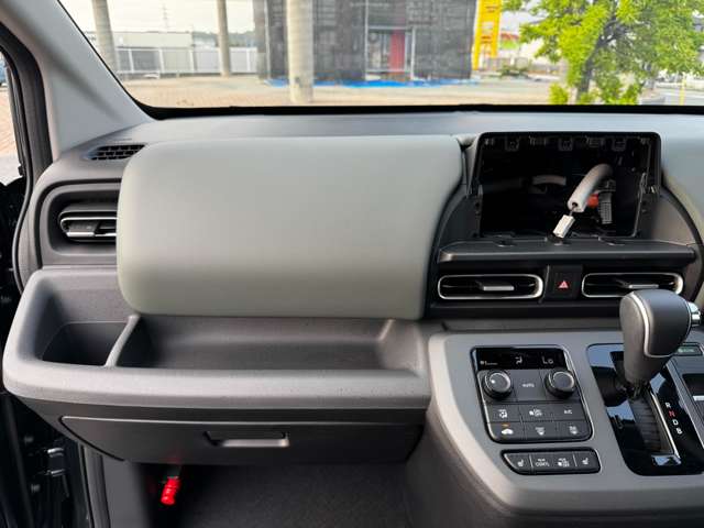 ホンダ フリード　ハイブリッド １．５ Ｅ：ＨＥＶ クロスター R7年 (九州・沖縄) 99