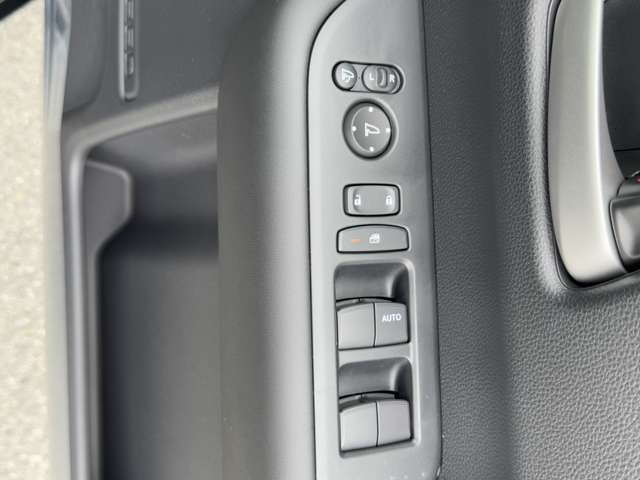 ホンダ フリード　ハイブリッド １．５ Ｅ：ＨＥＶ エアー ＥＸ R7年 (九州・沖縄) 99