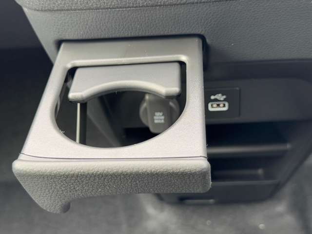 ホンダ フリード　ハイブリッド １．５ Ｅ：ＨＥＶ エアー ＥＸ R7年 (九州・沖縄) 99