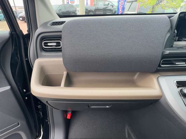 ホンダ フリード　ハイブリッド １．５ Ｅ：ＨＥＶ エアー ＥＸ R7年 (九州・沖縄) 99